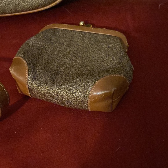 Gucci vintage 1990s Crossbody bag includes small snap, change, purse - Picture 2 of 9